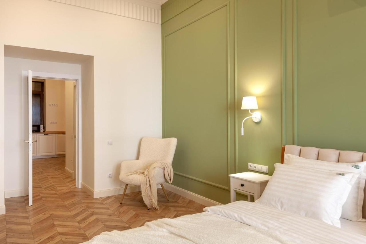 Romari коперника 19 * Lviv